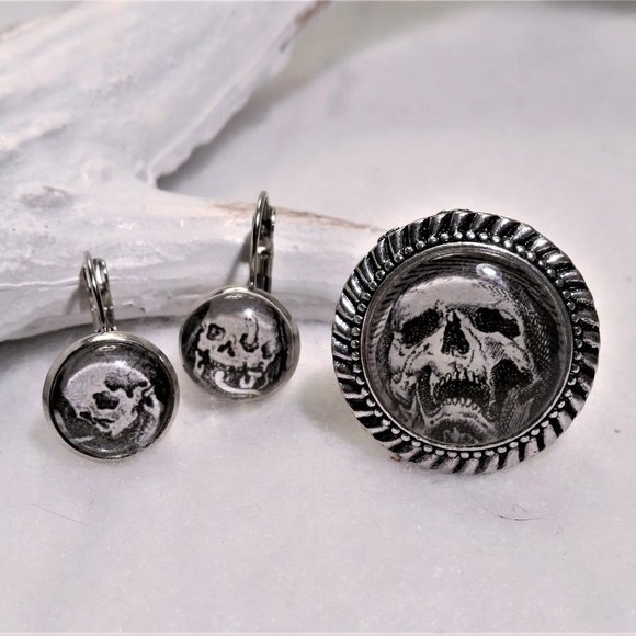 GALLITRAP Jewelry - HANDMADE Memento Mori set in silver-tone metal